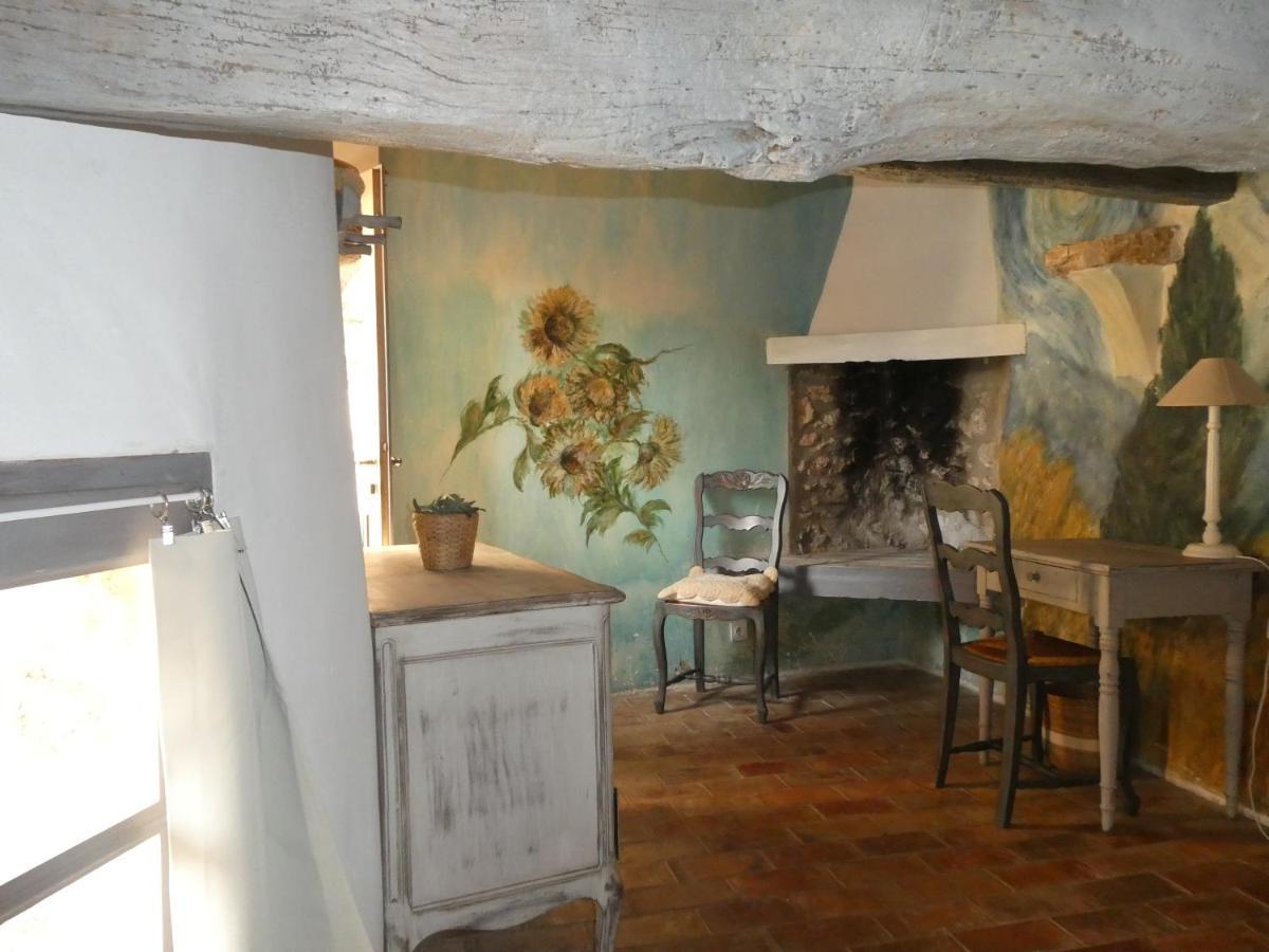 Le Jas Des Aiguiers Hotel Saint-Saturnin-les-Apt Luaran gambar