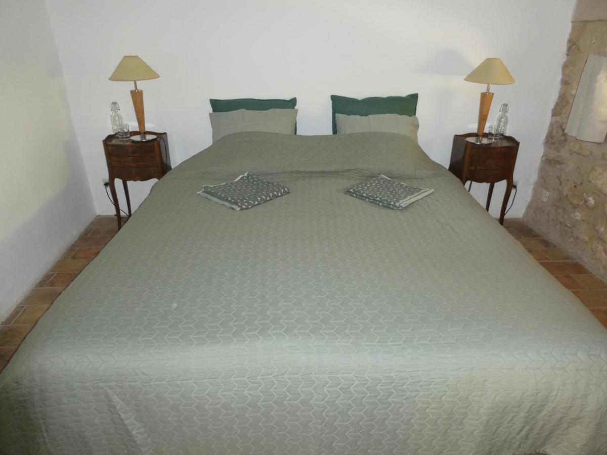 Le Jas Des Aiguiers Hotel Saint-Saturnin-les-Apt Luaran gambar